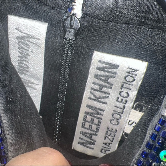 NEIMAN MARCUS Naeem Khan Riazee Navy blue sequined sleeveless top. - Picture 5 of 7